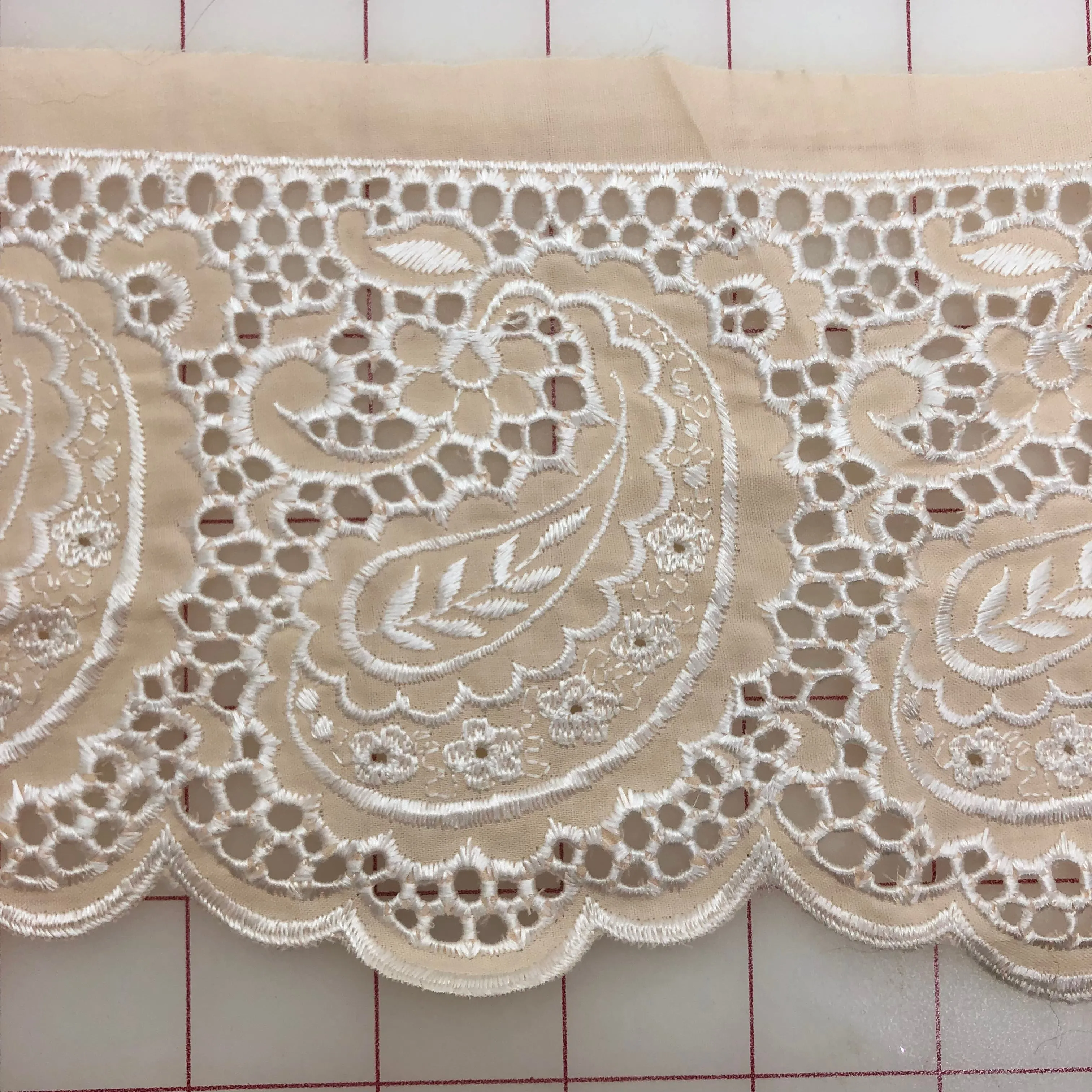 Eyelet Trim - Beautiful Vintage Scalloped-Edge Warm Ivory