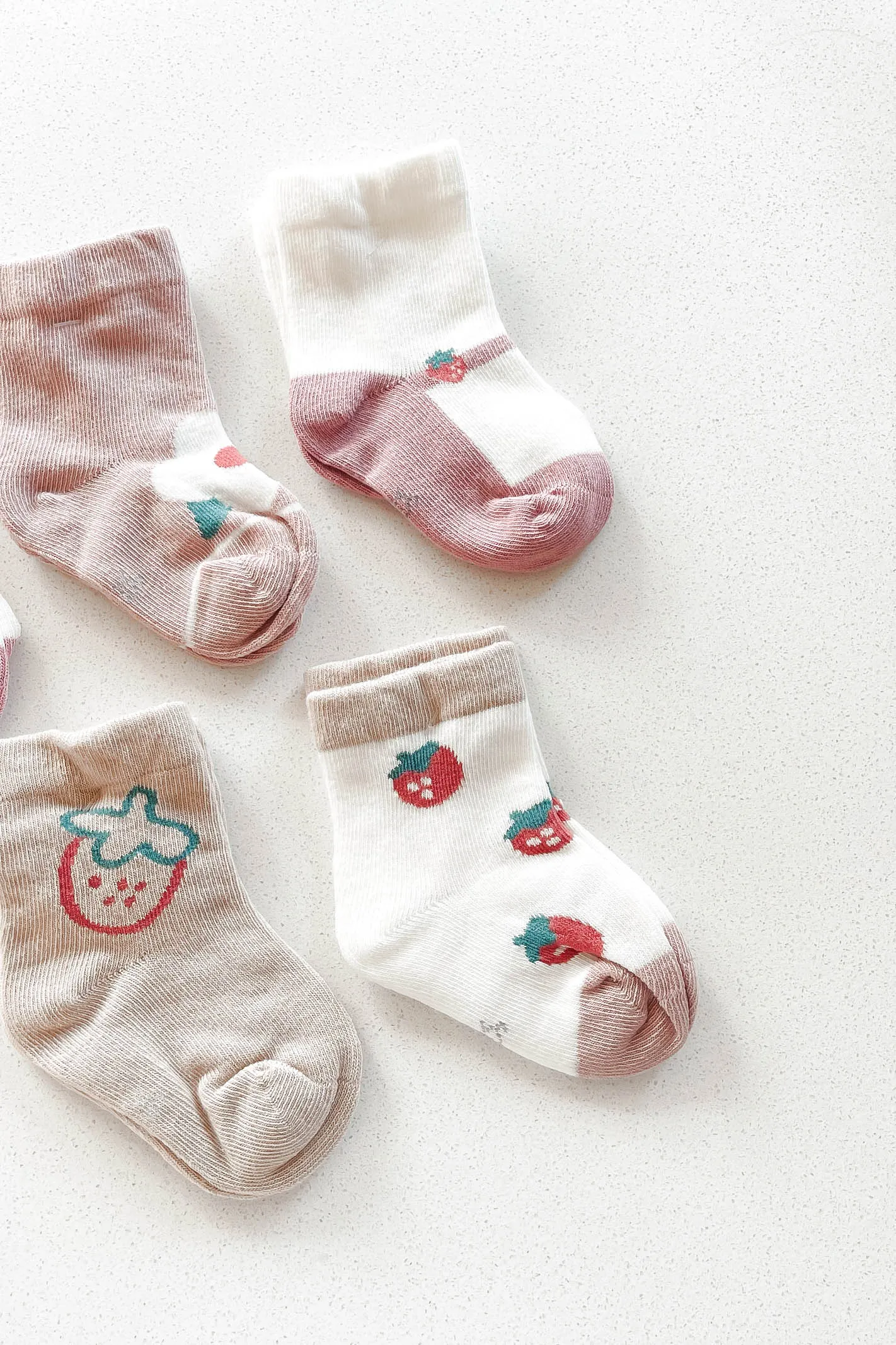 STRAWBERRY SOCKS / SET OF 5