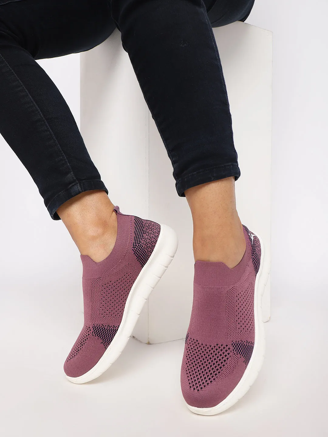 Women Lightweight Comfort Slip-On Sneakers